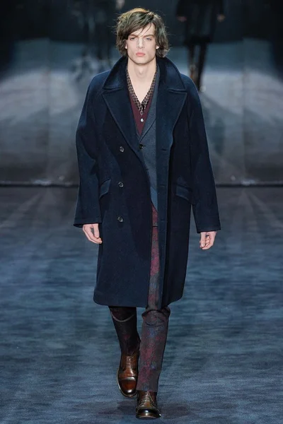 Look 3
